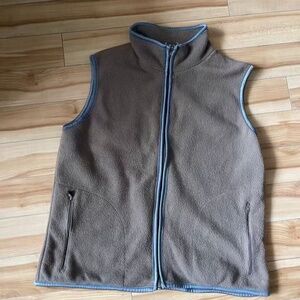 sleeveless fleece jacket